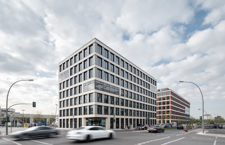 Mit dem höchsten Wert in der Geschichte der DGNB-Zertifizierung ausgezeichnet: Das EDGE Südkreuz Berlin. Fotos: Ilya Ivanov/Tchoban Voss Architekten Mit dem höchsten Wert in der Geschichte der DGNB-Zertifizierung ausgezeichnet: Das EDGE Südkreuz Berlin. Fotos: Ilya Ivanov/Tchoban Voss Architekten
